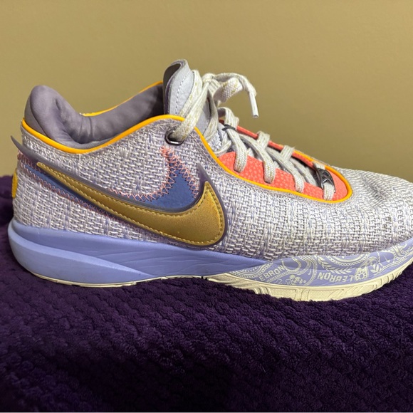 Lebron James Nike XX Violet Frost Athletic Sneakers Size 8 1/2 - Picture 1 of 10